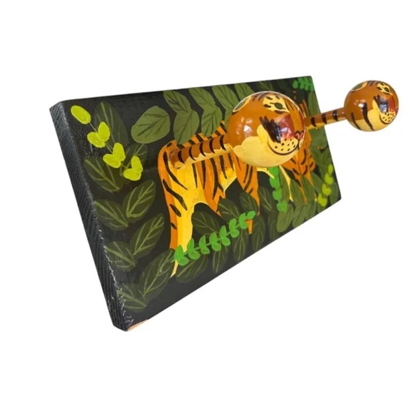Vtg Wood Peg Wall Hanger Hand Painted Tigers in Jungle, Head and Neck the Peg - Picture 3 of 5
